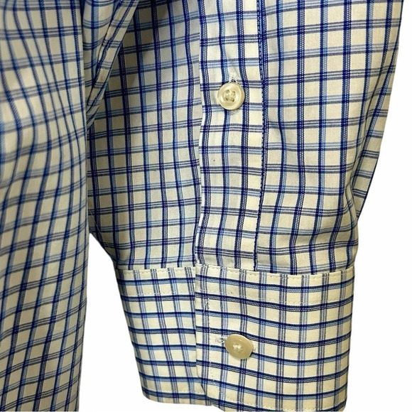 Men’s Kirkland Signature Tailored Fit Dress Shirt. 16.5-34 - Picture 4 of 7